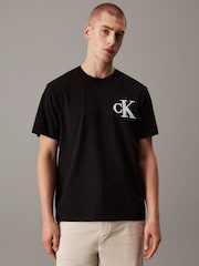 أسود - Calvin Klein Relaxed 100% Cotton Varsity T-Shirt - صورة 1 من 4