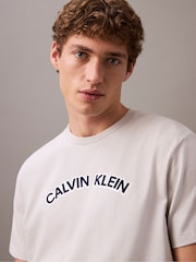 رمادي - Calvin Klein 100% Cotton Curve T-Shirt - صورة 4 من 5