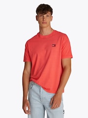 Rot - Tommy Jeans Regular Fit 100% Cotton Badge T-Shirt - Bild 1 von 7