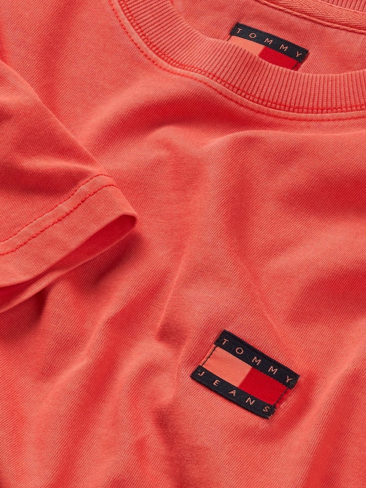 Tommy Jeans Red Regular Fit 100% Cotton Badge T-Shirt - Image 7 of 7 Tommy Jeans Red Regular Fit 100% Cotton Badge T-Shirt - Image 7 of 7