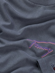 modra - Tommy Jeans Relaxed Faded Graphic 100% Bombažna majica - Slika 7 iz 7