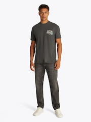 Schwarz - Tommy Jeans Relaxed Faded Graphic 100% Cotton T-Shirt - Bild 2 von 7