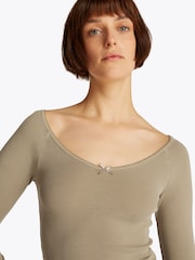 Tommy Jeans Brown Slim Rib V-Neck Long Sleeve T-Shirt - Image 4 of 7