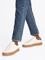 Белый и коричневый - Кожаные кроссовки Tommy Hilfiger Court Essential - Изображение 1 из 6