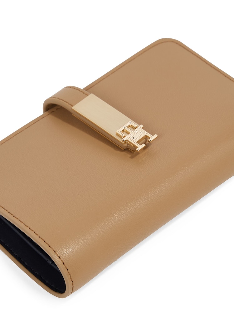 Tommy Hilfiger Natural Heritage Medium Wallet - Image 4 of 4 Tommy Hilfiger Natural Heritage Medium Wallet - Image 4 of 4