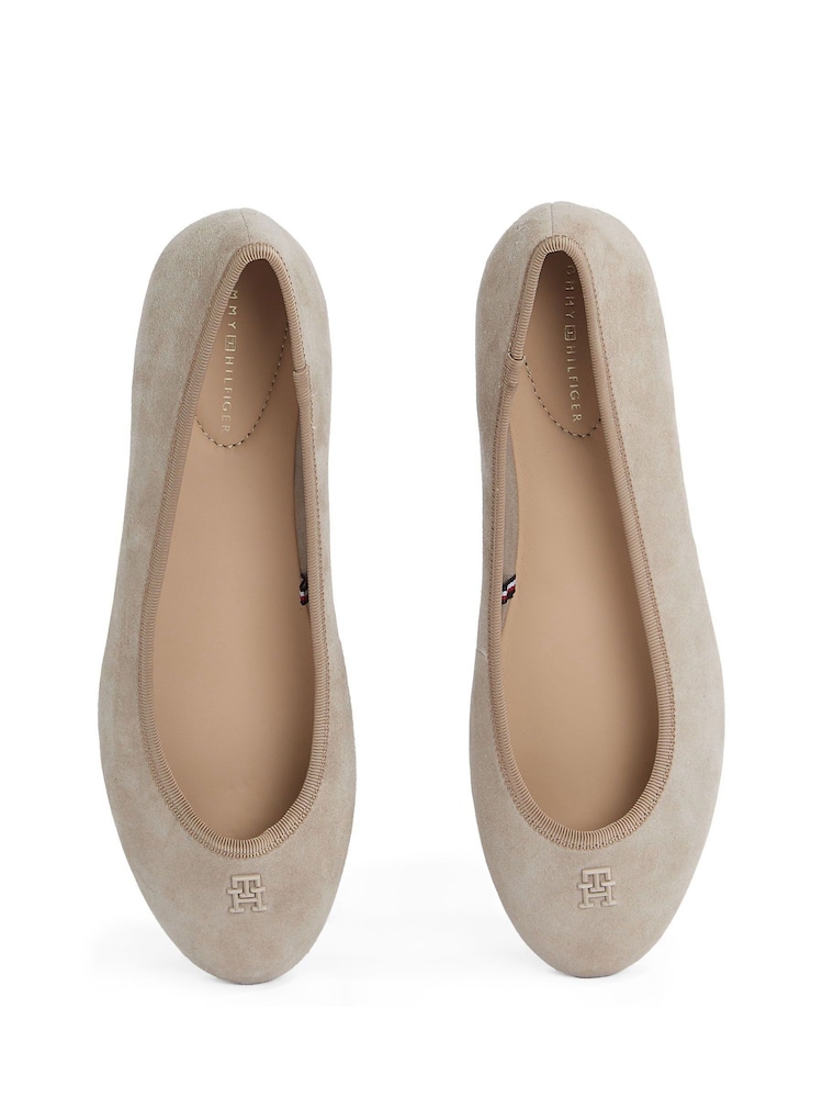 بني فاتح - Tommy Hilfiger Suede Ballerinas With Hardware - صورة 6 من 6 بني فاتح - Tommy Hilfiger Suede Ballerinas With Hardware - صورة 6 من 6