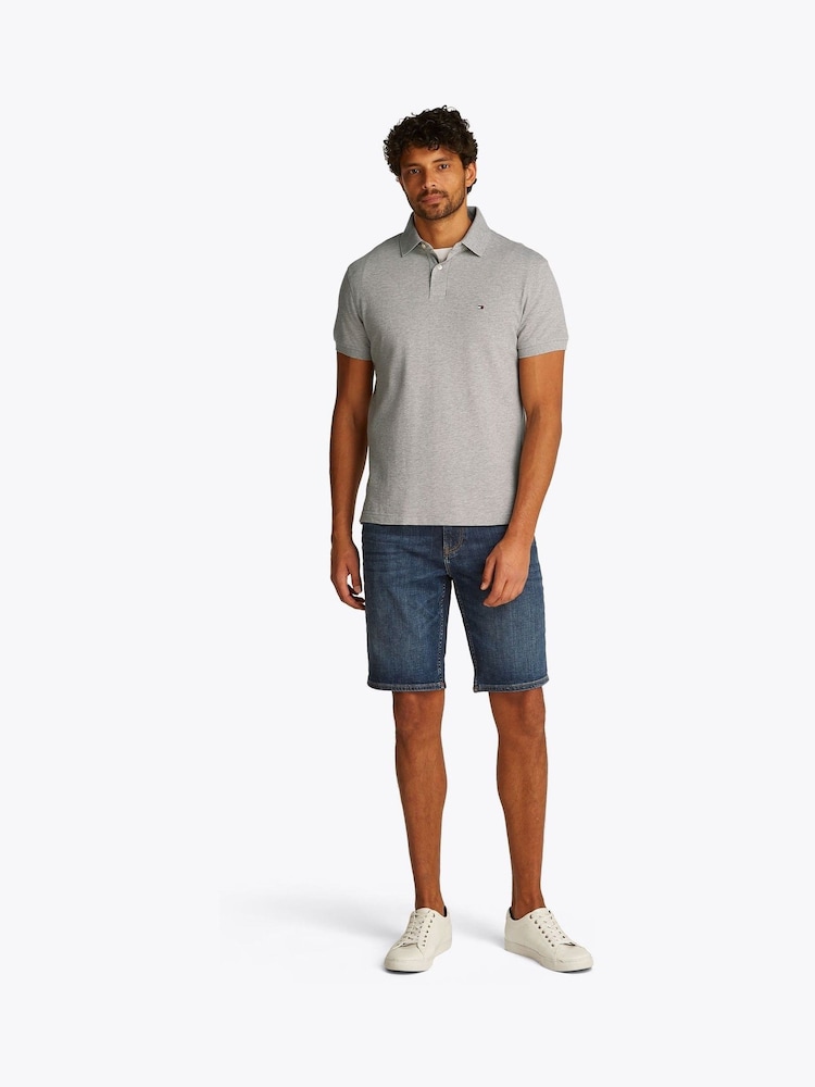 رمادي - قميص بولو قابل للتمدد بتصميم مستوحى من 1985 تلبيس قياسي من Tommy Hilfiger - صورة 2 من 6