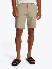Tommy Hilfiger Cream Regular Fit 1985 Harlem Stretch Shorts - Image 1 of 6