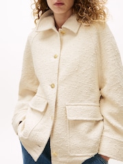 Tommy Hilfiger Cream Sofia Richie Grainge Sherpa Overshirt Jacket - Image 4 of 4