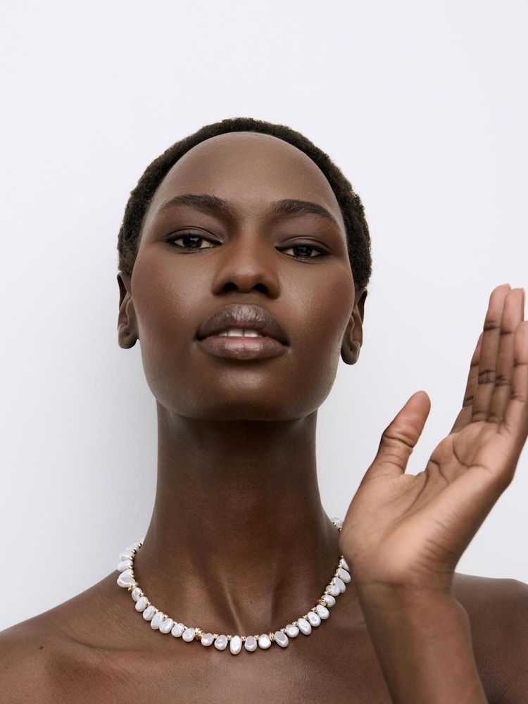 Oliver Bonas White Susie Faux Pearl and Gold Tone Bead Collar Necklace - Image 4 of 4