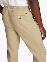 Natural - Calças de linho Tommy Hilfiger Harlem - Imagem 4 de 7