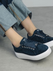 modra - Moda in Pelle Bellis Scallop Detail Lace-Up Wedge Trainers - Slika 1 iz 4