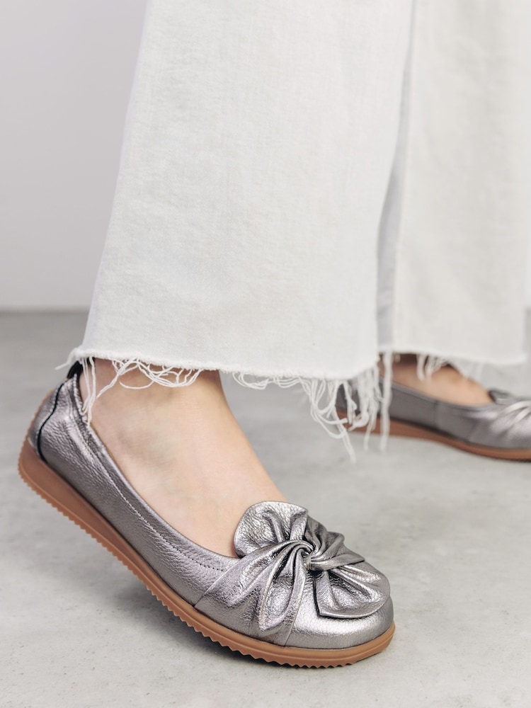 Moda in Pelle Echium Slip-On Leather Flat With Twisted Knot Detail Shoes - Image 1 of 4