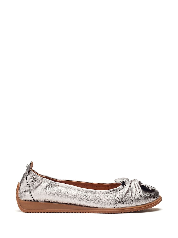 Moda in Pelle Echium Slip-On Leather Flat With Twisted Knot Detail Shoes - Image 2 of 4