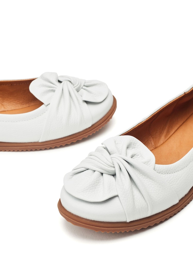 Moda in Pelle Echium Slip-On Leather Flat With Twisted Knot Detail Shoes - Image 5 of 5
