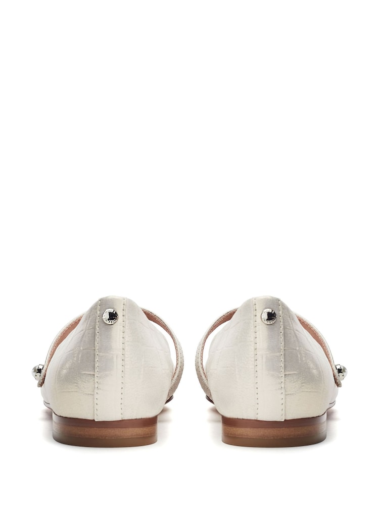 Moda in Pelle Flower Mary Jane Comfort Flat With Pointed Toe And Pearl Detail Shoes - Image 4 of 4