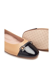 Marrón - Moda in Pelle Fegra Snaffle Trim Square Toe Comfort Ballerinas - Imagen 5 de 5