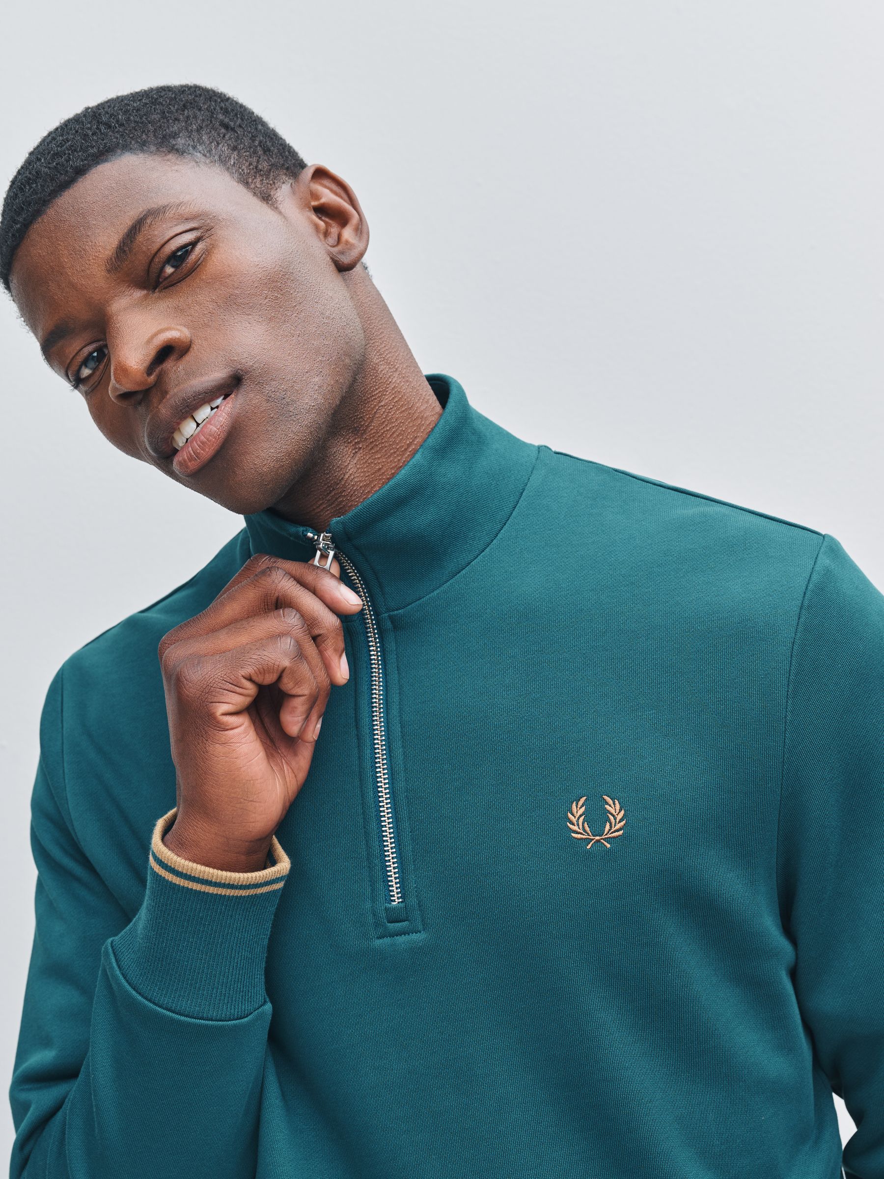 トップス FRED PERRY [Velour Half Zip Sweatshirt] M3574_W50_V2_Q324_FLATFRONT.JPG