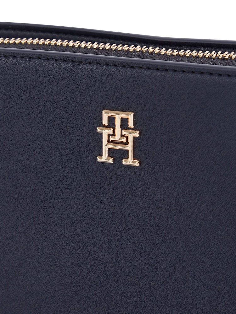 Tommy Hilfiger תיק מצלמה עם פס לוגו - Image 4 of 5