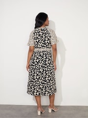 Live Unlimited Curve Mono Print V-Neck Midaxi Dress - Bild 7 von 7