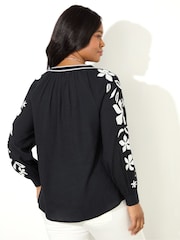 Blusa holgada bordada de Live Unlimited Curve - Imagen 3 de 4