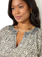 Live Unlimited Curve Stone Ditsy Smocked Blouse - Imagen 2 de 4