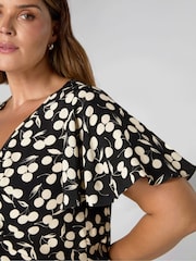 Live Unlimited Black Curve Print Ruched Flutter Sleeve Top - Image 3 of 4