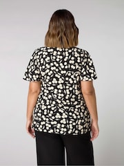 Live Unlimited Black Curve Print Ruched Flutter Sleeve Top - Image 4 of 4