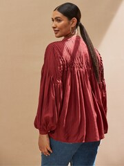 Live Unlimited Curve Oxblood Pintuck Blouse - Imagen 2 de 4