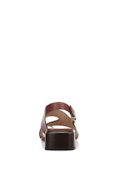 Marrón - Naturalizer Regular Fit Audra Slingback Sandals - Imagen 4 de 7