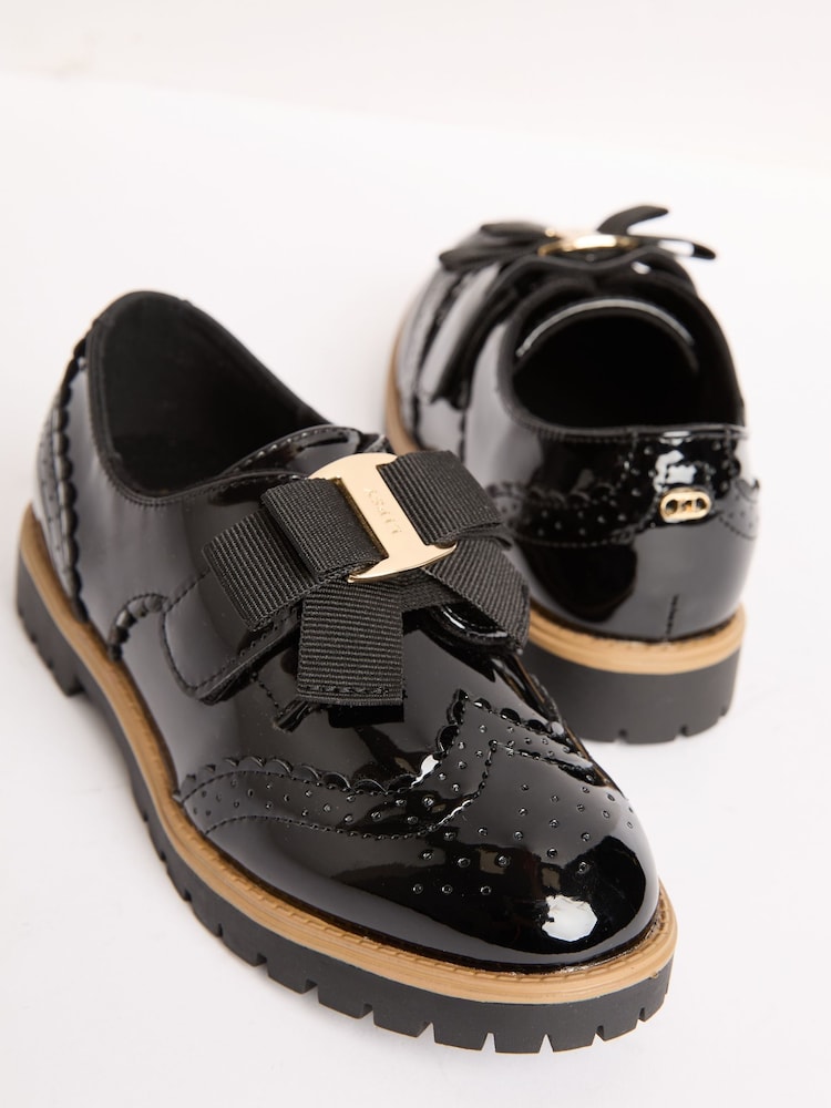 Lipsy Patent Bow Detail Brogue School Shoes - Bild 1 von 5 Lipsy Patent Bow Detail Brogue School Shoes - Bild 1 von 5