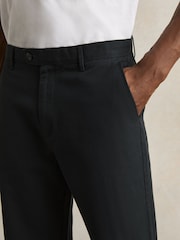 Reiss Shade Cotton-Linen Relaxed-Fit Trousers - Imagen 4 de 6