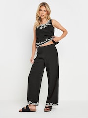 שחור - PixieGirl Petite Embroidered Hem Wide Leg Trousers - תמונה 1 מתוך 6