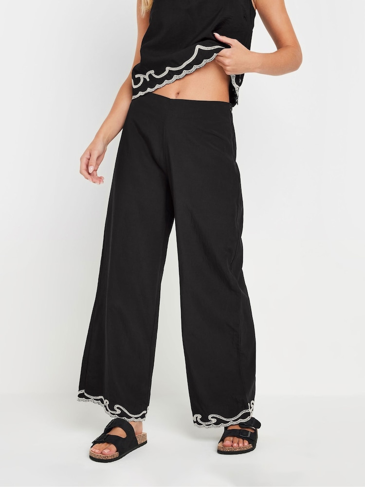 שחור - PixieGirl Petite Embroidered Hem Wide Leg Trousers - תמונה 2 מתוך 6
