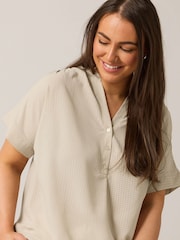 Natur - Yours Curve Bluse mit kurzer Knopfleiste - Bild 4 von 4