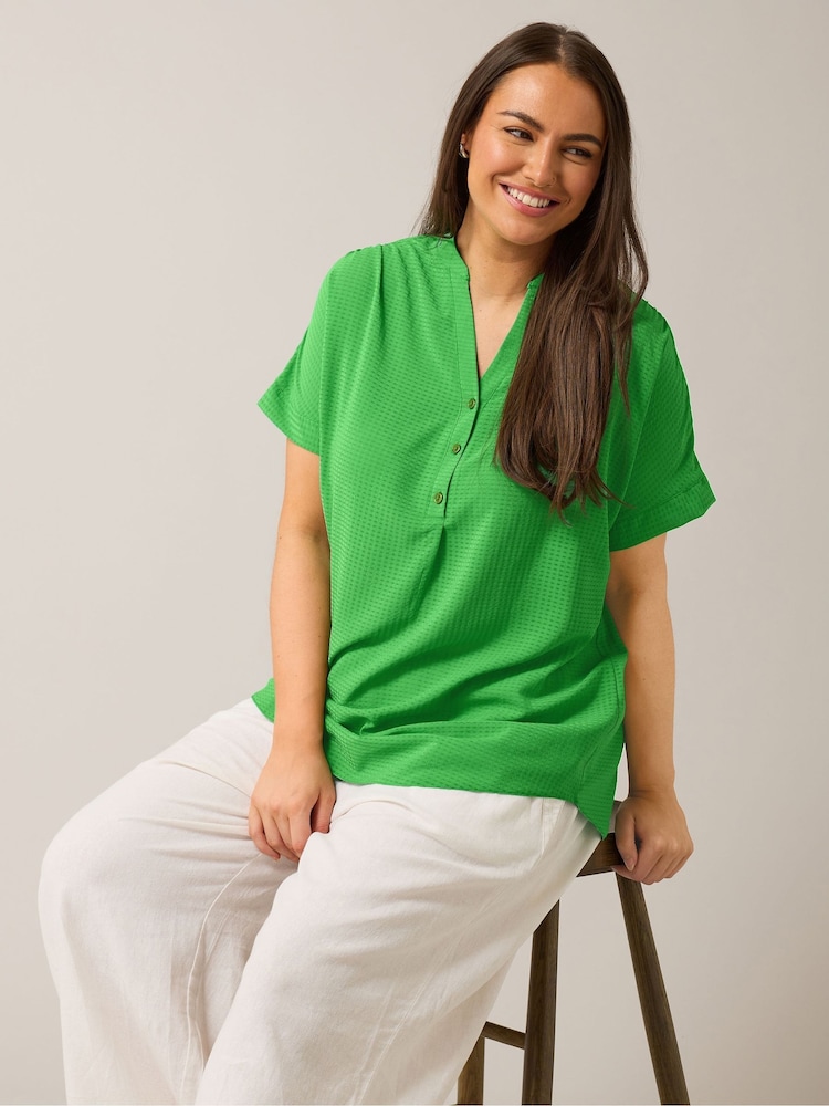 Grün - Yours Curve Bluse mit kurzer Knopfleiste - Bild 1 von 4