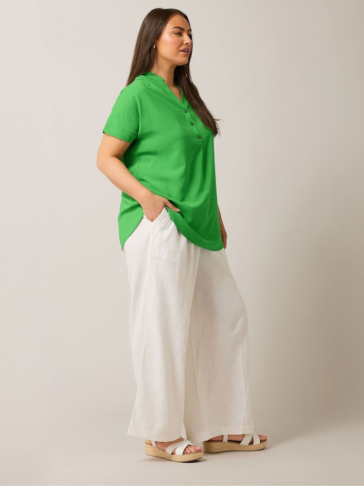 Grün - Yours Curve Bluse mit kurzer Knopfleiste - Bild 2 von 4