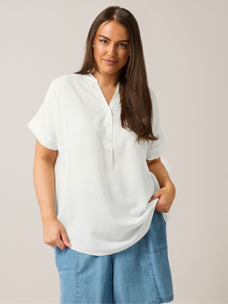 Weiß - Yours Curve Bluse mit kurzer Knopfleiste - Bild 1 von 4