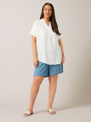 Weiß - Yours Curve Bluse mit kurzer Knopfleiste - Bild 2 von 4