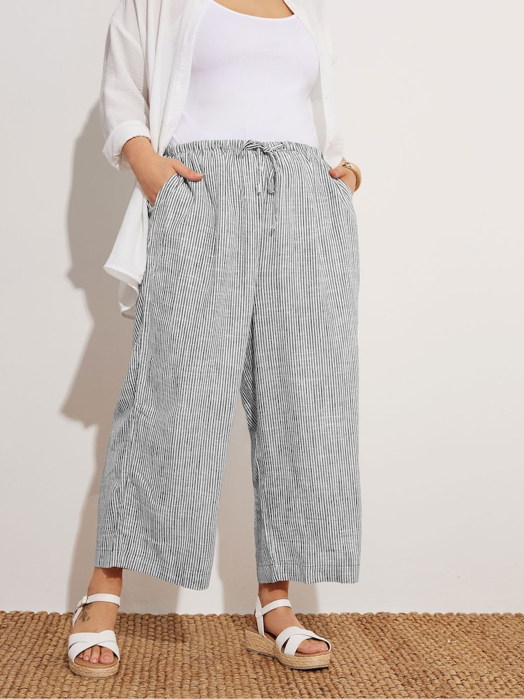 Yours Curve – schmal geschnittene Cropped-Leinenhose mit weitem Bein - Bild 2 von 10 Yours Curve – schmal geschnittene Cropped-Leinenhose mit weitem Bein - Bild 2 von 10