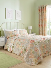 Dreams & Drapes Flourette Quilted Bedspread - صورة 1 من 3