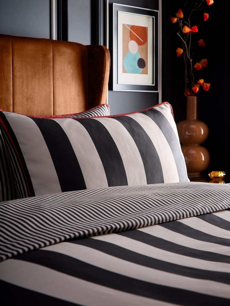 Laurence Llewelyn-Bowen Festivo Circus Stripe 100% Cotton Duvet Cover Set - صورة 2 من 4 Laurence Llewelyn-Bowen Festivo Circus Stripe 100% Cotton Duvet Cover Set - صورة 2 من 4