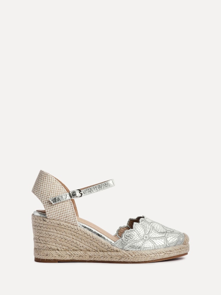 Plateado - Linzi Florentina Wedge Sandals with Floral Embroidery - Imagen 2 de 5 Plateado - Linzi Florentina Wedge Sandals with Floral Embroidery - Imagen 2 de 5