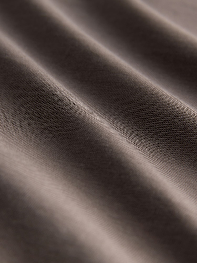 The Set Black/Taupe Brown/White/Warm Stone Regular Short Sleeve T-Shirts 4 Pack - Image 7 of 7 The Set Black/Taupe Brown/White/Warm Stone Regular Short Sleeve T-Shirts 4 Pack - Image 7 of 7