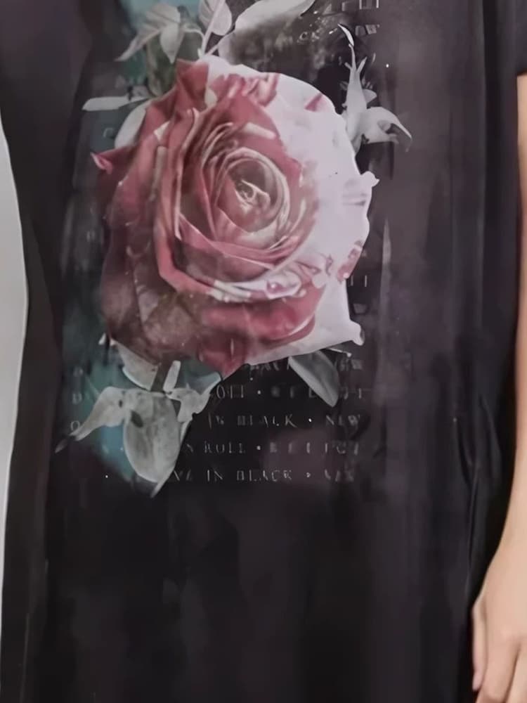 Vestido camisero largo con gráfico de rosa vintage Cloak de Religion - Imagen 6 de 6 Vestido camisero largo con gráfico de rosa vintage Cloak de Religion - Imagen 6 de 6