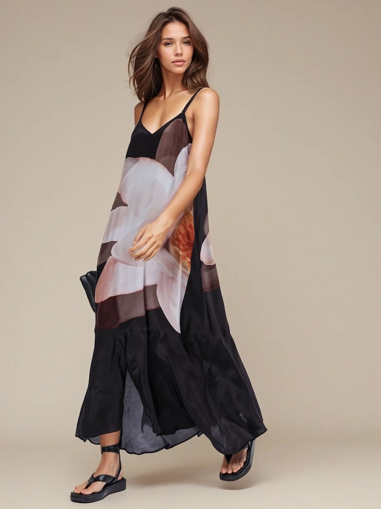 Religion Jade Maxikleid mit breiten Trägern und großem Floralmuster - Bild 1 von 6 Religion Jade Maxikleid mit breiten Trägern und großem Floralmuster - Bild 1 von 6