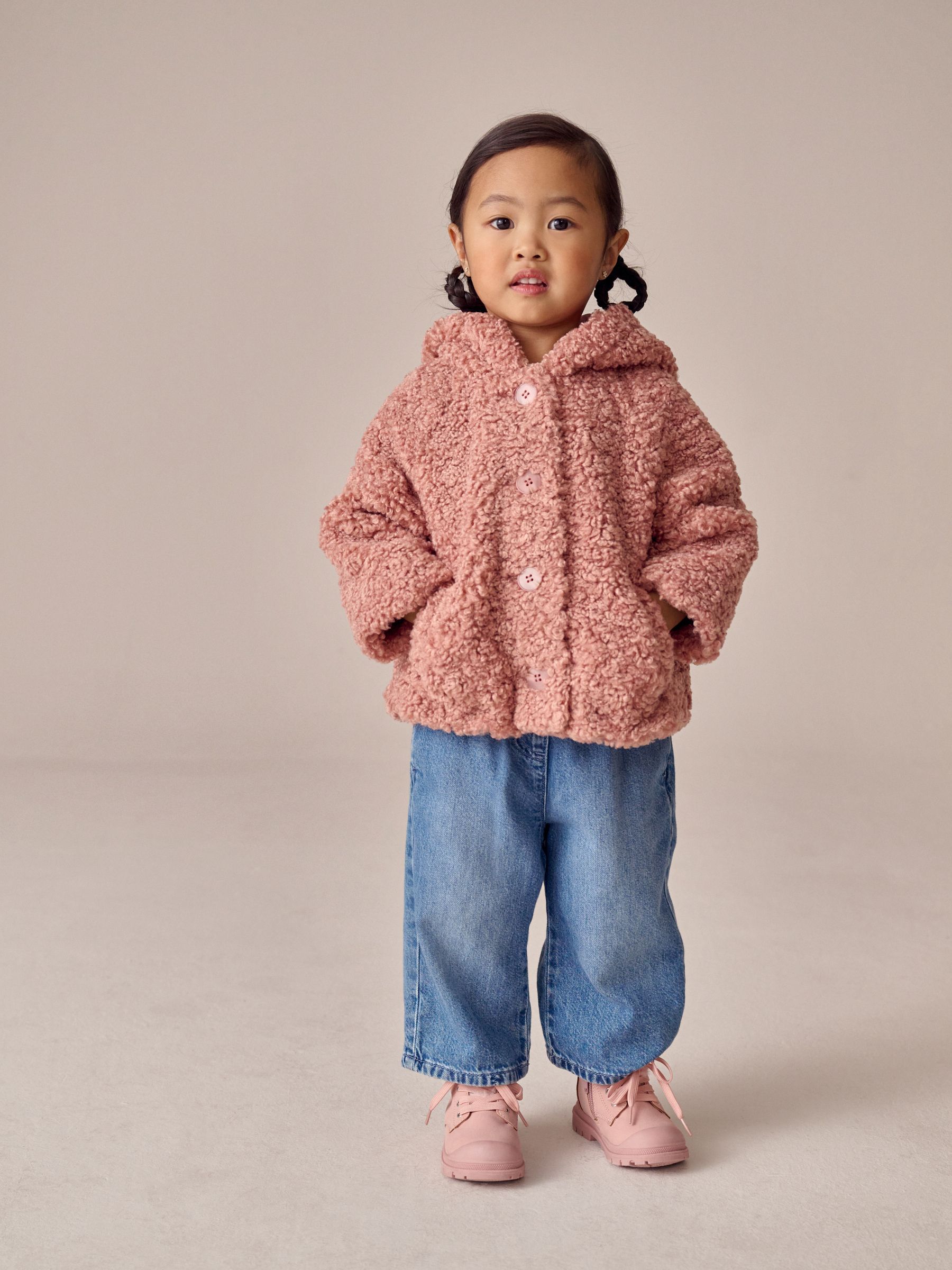 Next：日本 ピンク - フード付き ボア ジャケット（12 か月～ 7 歳