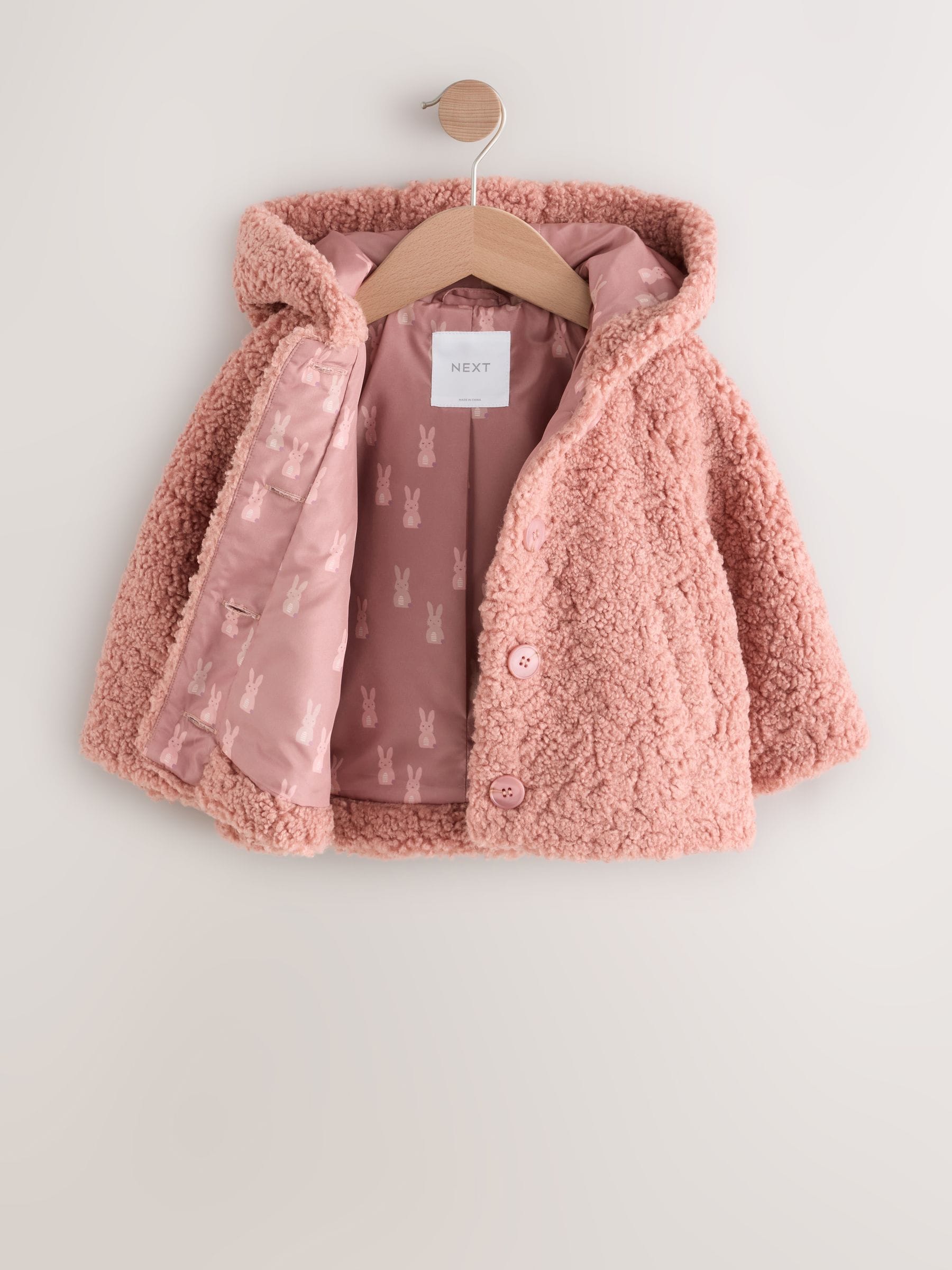 Next：日本 ピンク - フード付き ボア ジャケット（12 か月～ 7 歳