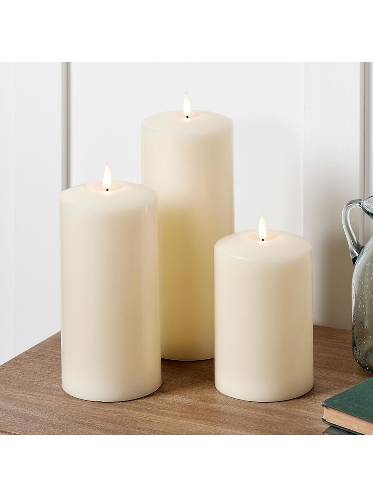 Lights4fun Natural TruGlow® LED Chapel Candle 25cm - Image 5 of 5