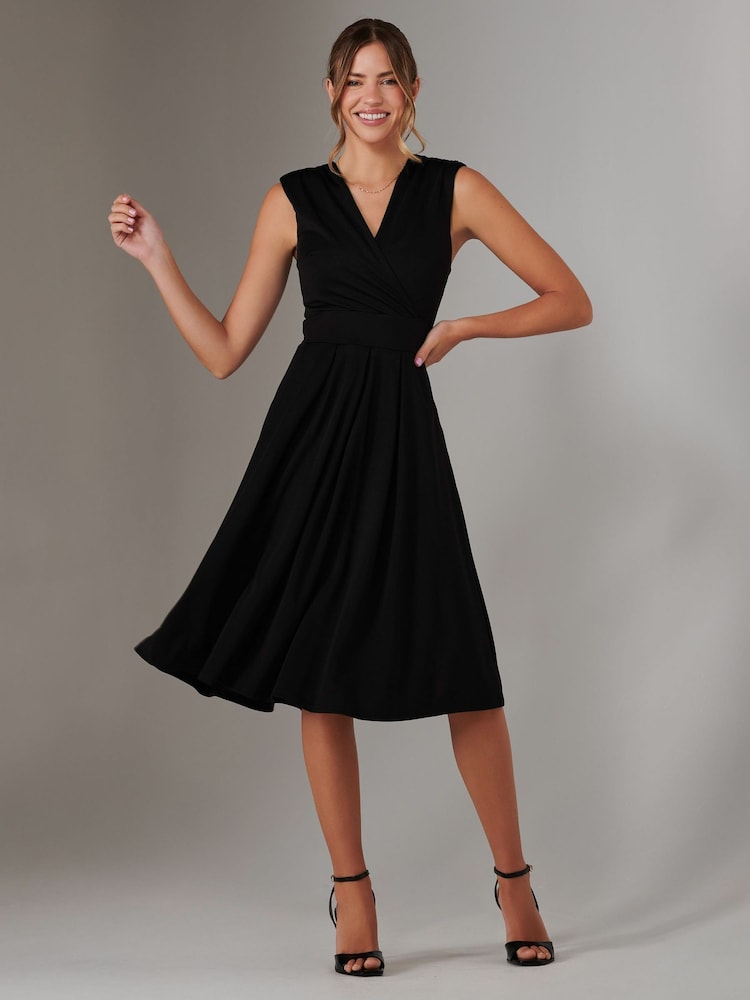 Schwarz - Jolie Moi – ärmelloses Midikleid - Bild 1 von 6 Schwarz - Jolie Moi – ärmelloses Midikleid - Bild 1 von 6